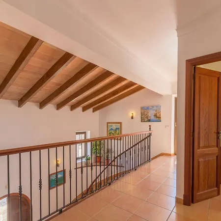 Spacious 5-bedroom In Mallorca 别墅