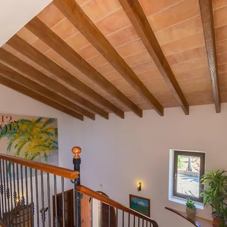 Spacious 5-bedroom In Mallorca 费拉尼奇