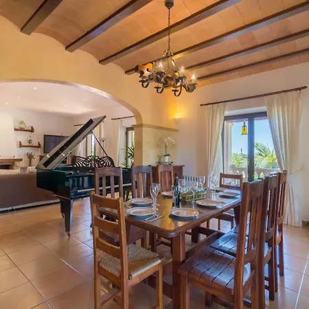 Spacious 5-bedroom In Mallorca *