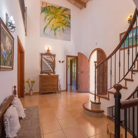 Spacious 5-bedroom In Mallorca *